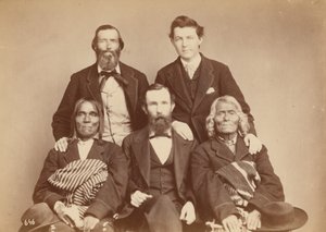 Alexander Gardner, William Henry Jackson e Antonio Zeno Shindler com os delegados Pueblo Alejandro Padilla, Governador de Isleta, e Ambrosio Abeita, Ex-Governador de Isleta,1868 (foto)
