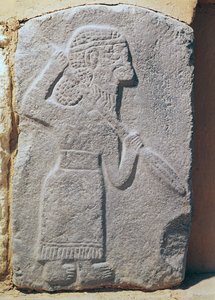 Orthostat representando um soldado do Palácio de Kapara, rei de Guzama, Tell Halaf, Síria (calcário) de Aramaean