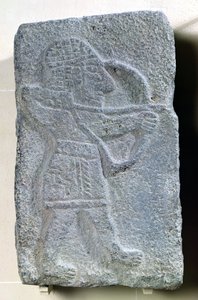 Orthostat representando um arqueiro do Palácio de Kapara, rei de Guzama, Tell Halaf, Síria (basalto) de Aramaean
