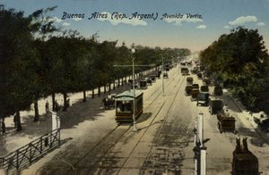Avenida Vertiz, Buenos Aires, Argentina (foto colorida)
