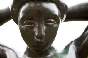Banhista organizando seu cabelo, detalhe, 1930 (bronze)