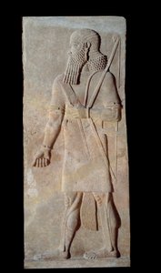 Art Mesopotâmia (Assíria): Guerreiro de armas da corte do palácio do rei da Assíria Sargão II (721 - 705 a.C.). Paris, Musee Du Louvre de Assyrian