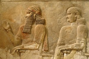Detalhe de Sargon II e guarda, relevo do palácio do rei Sargon em Khorsabad, c.716-713 a.C. de Assyrian