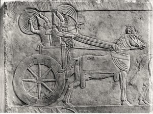 Fragmento de um relevo representando o exército assírio em batalha, do Palácio de Assurbanipal em Nínive, c.645 aC detalhe de pedra de foto 161334 bw de Assyrian