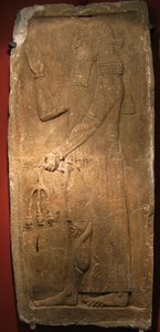 Padre com um galho de árvore de romã. Detalhe de um relevo do palácio do rei assírio Sargão II, 722-705 aC de Assyrian