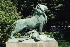 Leão núbio e sua presa, 1870 (bronze) (ver também 252666 e 252667)