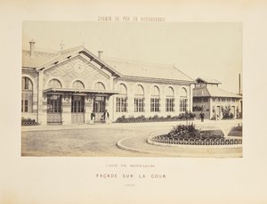 Estação de Montargis, fachada com vista para o pátio