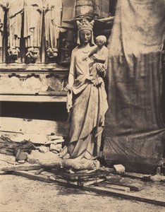 Madona e Menino, escultura de Geoffroy-Dechaume, Catedral de Notre-Dame, Paris, c. 1854 (foto)