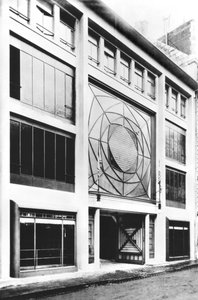 Garagem na Rue de Ponthieu, projectada por Auguste Perret (1874-1954) 1906 (fotografia a preto e branco)