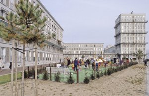 Edifício de habitação em Le Havre (Sena Marítima). Cidade inscrita como Património Mundial pela UNESCO em 15/07/2005. O Havre foi a cidade mais devastada de França durante a Segunda Guerra Mundial (1939-1945). Reconstruída sob a direção de Auguste Perret (