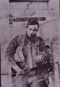 Joe Byrne, membro da quadrilha Kelly Gang, enforcado após a morte, 29 de junho de 1880 (foto a p/b)