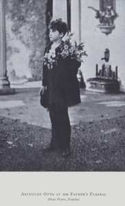Arquiduque Otto da Áustria no funeral de seu pai em 1922 (foto a p/b) de Austrian Photographer