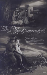 Artilheiro austríaco no campo de batalha e com o seu querido (foto a p/b) de Austrian Photographer