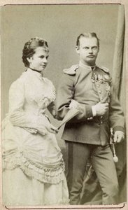 Retrato de Gisele Louise Marie, arquiduquesa da Áustria e princesa de Baviere (1856-1932) com o príncipe Leopoldo de Baviere (1846-1930). Colecção de fotografias "Aos soldados de outrora".