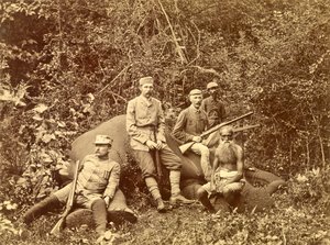 Arquiduque Franz Ferdinand após a caça, Sri Lanka c.1892 de Austrian School