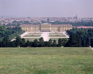 Palácio de Schonbrunn, concluído em 1711 de Austrian School