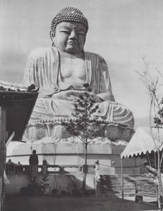 Japão: Estátua de Buda em Beppu (fotografia a preto e branco)