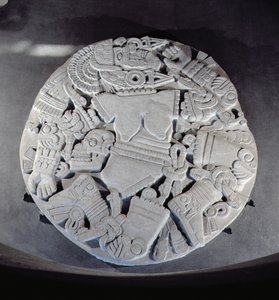 Escultura do desmembramento da deusa da lua Coyolxauhqui, encontrada no sopé da pirâmide gêmea em Tenochtitlan, período pós-clássico (1300-1521) (ver também 97326)
