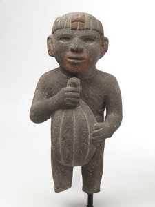 Homem carregando uma vagem de cacau, 1440-1521 (pedra vulcânica com traços de pigmento vermelho) de Aztec