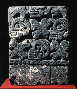 Tzompantli, período pós clássico tardio (1300-1521) (pedra) de Aztec Aztec