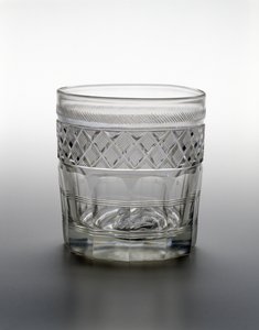 Tumbler, c. 1825 (vidro de chumbo com retrato de camafeu de sulfureto) de Bakewell and Page