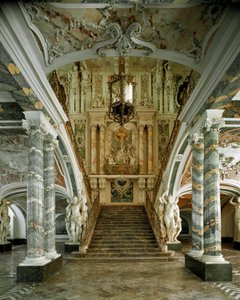 Vista da Grande Escadaria do Castelo de Augustusburg projetada pelo arquiteto Johann Balthasar Neumann (1687-1753), Bruhl, Alemanha