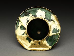 Tigela com tampa, pires e colher com decoração astrológica, início do século XIX de Baqir
