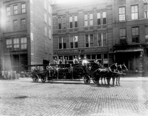 Chicago Fire Department Engine House No. 40, Chicago, Illinois, EUA, c.1905 (foto a p/b) de Barnes and Crosby