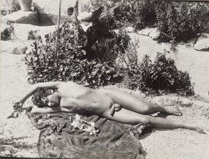 [Homem jovem nu reclinado]. de Baron Wilhelm von Gloeden