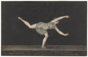 A bailarina Annette Köbler, a intérprete da Pas-de-Zephir de Bartholomeus Ziesenis