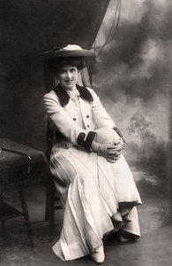 Decima Moore 1871-1964, atriz inglesa, 1907. de Bassano Studio