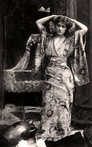 Phyllis Dare 1890-1975, atriz inglesa, 1906. de Bassano Studio