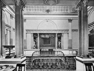 A grande escadaria, Londonderry House, 1908.