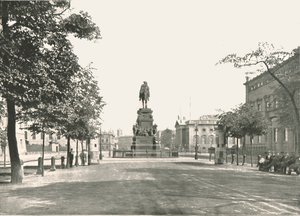 Estátua de Frederico o Grande, Unter Den Linden, Berlim, Alemanha, 1895. de Berlin Photographic Co