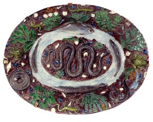 Prato de faiança com serpentes e batráquios. Diam 0,52 m Século XVI. Realizado por Bernard Palissy (1510-1589) Sevres. Museu Nacional de Cerâmica