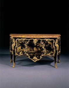 Cômoda, c.1745 (laca japonesa montada em ormolu e madeira ebonizada) de Bernard van Risenburgh II