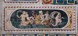 A Biblioteca Piccolomini, o tecto: painel mais pequeno com cena de thiasus marítimos (tritões, putto e um nereid), fresco de Bernardino di Betto, conhecido como Pinturicchio. de Bernardino di Betto Pinturicchio