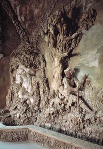 Interior da caverna criada por Bernardo Buontalenti (1531-1608) (Grotta del Buontalenti) (1583-1588) Detalhe Palazzo Pitti, Giardino di Boboli, Florença, Itália