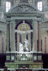 Vista do altar-mor mostrando o martírio de São Paulo (mármore) de Bernini Algardi A. and Bitonto