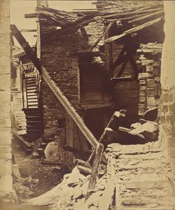 Casa destruída, após um terramoto perto de Viege, Valais, Suíça