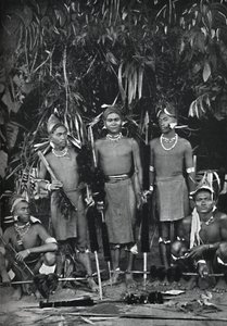 Angami Nagas em vestido completo, 1902 de Bourne and Shepherd
