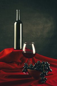 Natureza-morta com vinho tinto de Brig Barkow
