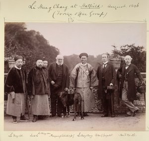 Li Hung Chang em Hatfield (Grupo do Foreign Office), Agosto de 1896 (foto a p/b) de British Photographer