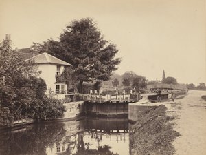 Casa do guarda das eclusas e portões das eclusas, década de 1850 (foto) de British Photographer