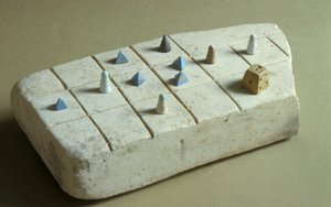 Tabuleiro de jogo com peças de jogo, de Tell Beit Mirsim, Jordan, c.1200 aC (calcário) de Bronze Age