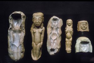 Estatuetas de deusas da fertilidade e os moldes de onde foram lançados, séculos VIII a VII aC (argila)