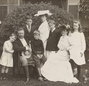 O Presidente Theodore Roosevelt, sua esposa Edith e família de Brothers Pach