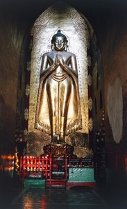 Kakusanda, um de Buda no Templo Ananda, Bagan (Pagão), Myanmar (Birmânia)