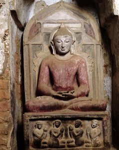 Buda sentado em meditação (pedra policromada)