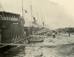 Na doca, 10 de junho, Guerra Hispano-Americana, 1898, 1899. de Burr McIntosh